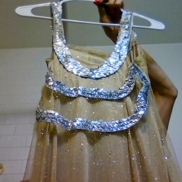 Beutiful Full Lenghth Gown - Picture 6 of 8